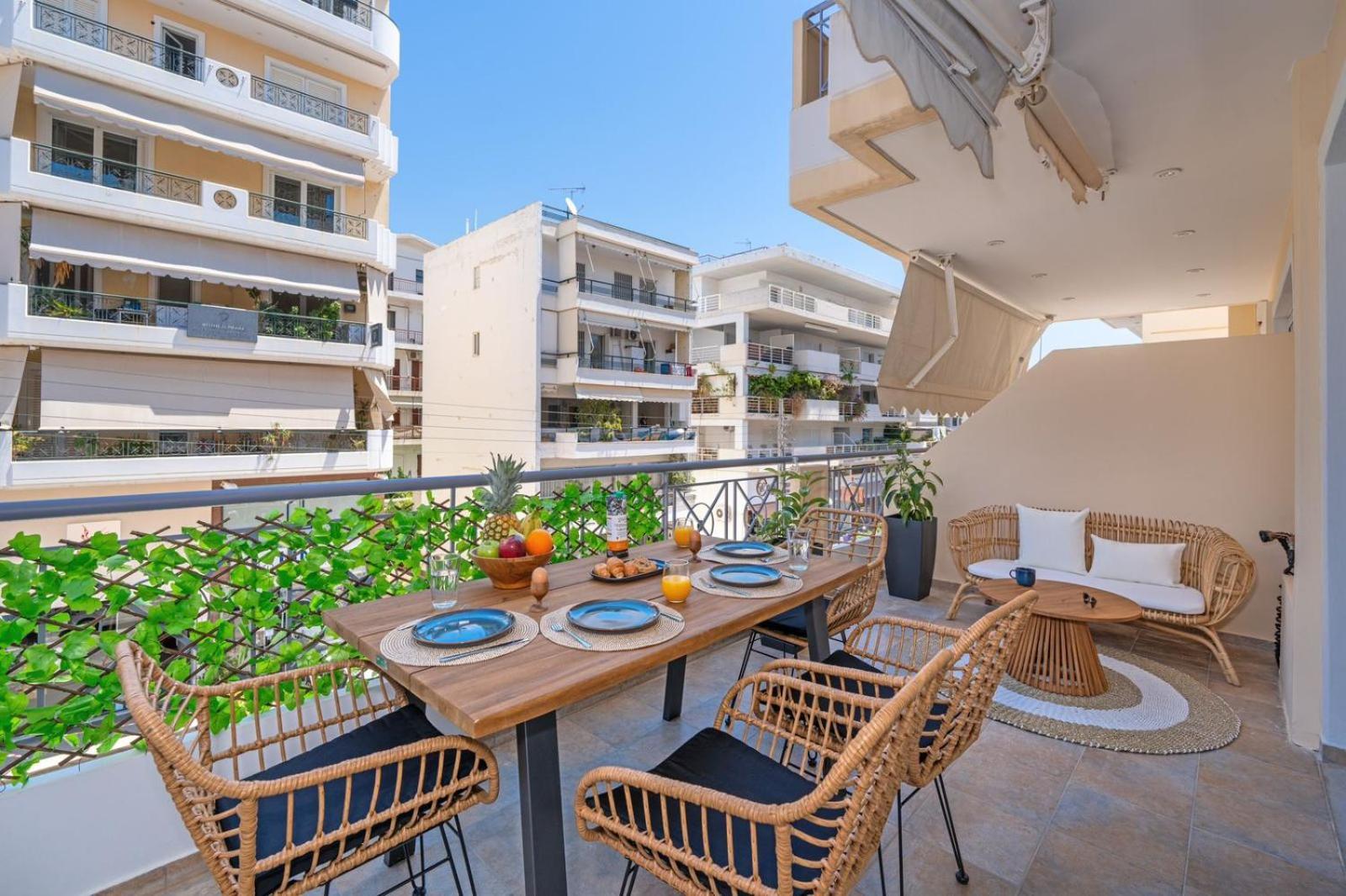 Luxurious Coastal Retreat In Central Glyfada Атина Екстериор снимка