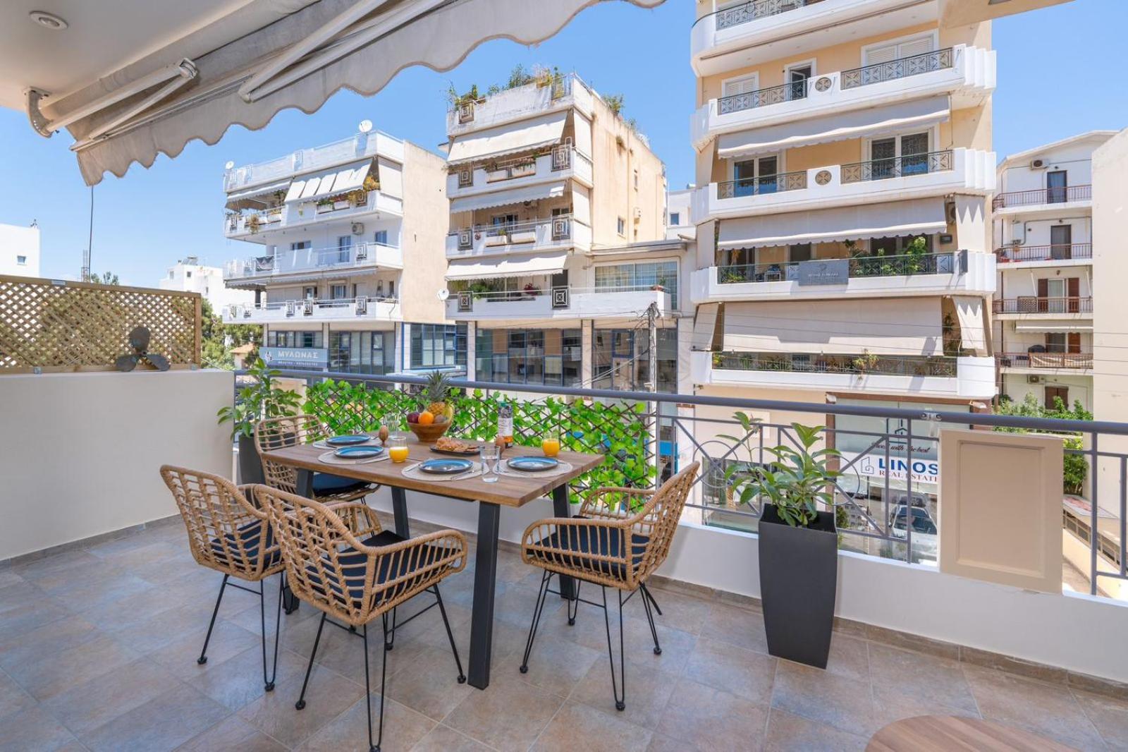 Luxurious Coastal Retreat In Central Glyfada Атина Екстериор снимка