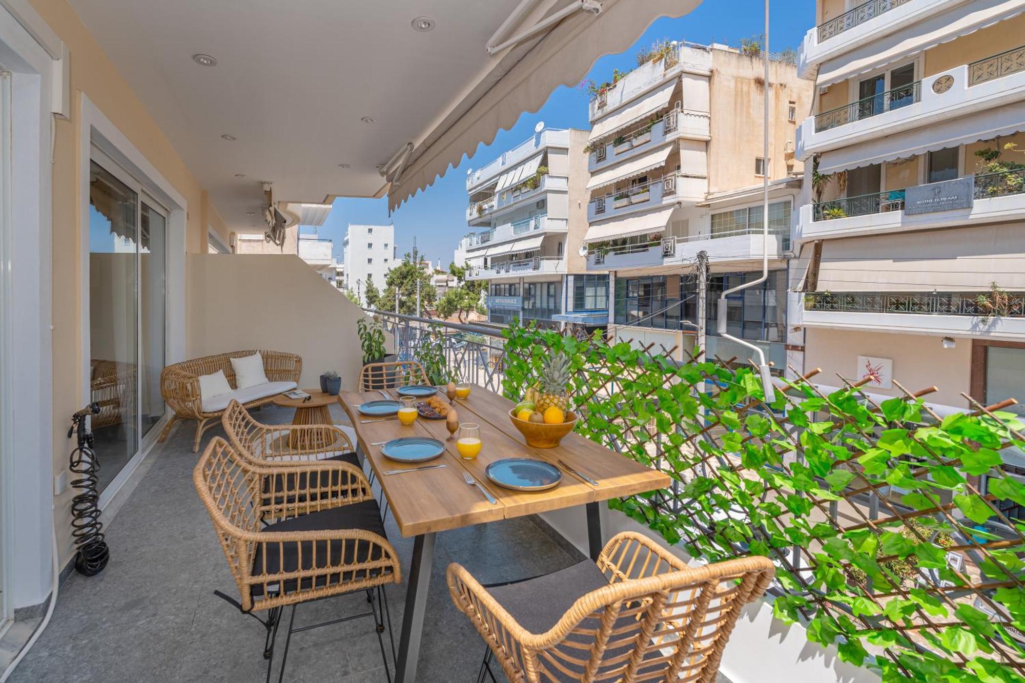 Luxurious Coastal Retreat In Central Glyfada Атина Екстериор снимка